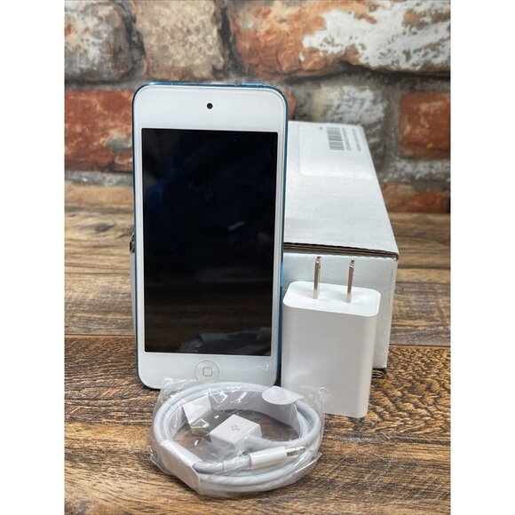 Apple iPod Touch 5th  Generation Blue 16GB Model:A1421 Bundle W/ Cable & Adapter - Picture 1 of 7